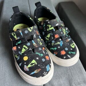 Toms Black and Green Sneakers with Playful Pattern GLOWS IN THE DARK